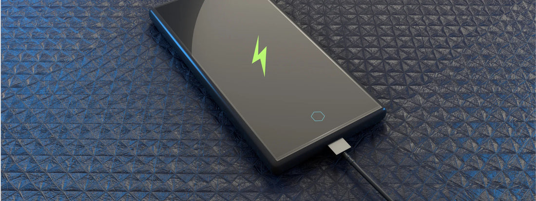 スマホを充電しっぱなしにするとどうなる？バッテリー劣化を抑える対策
