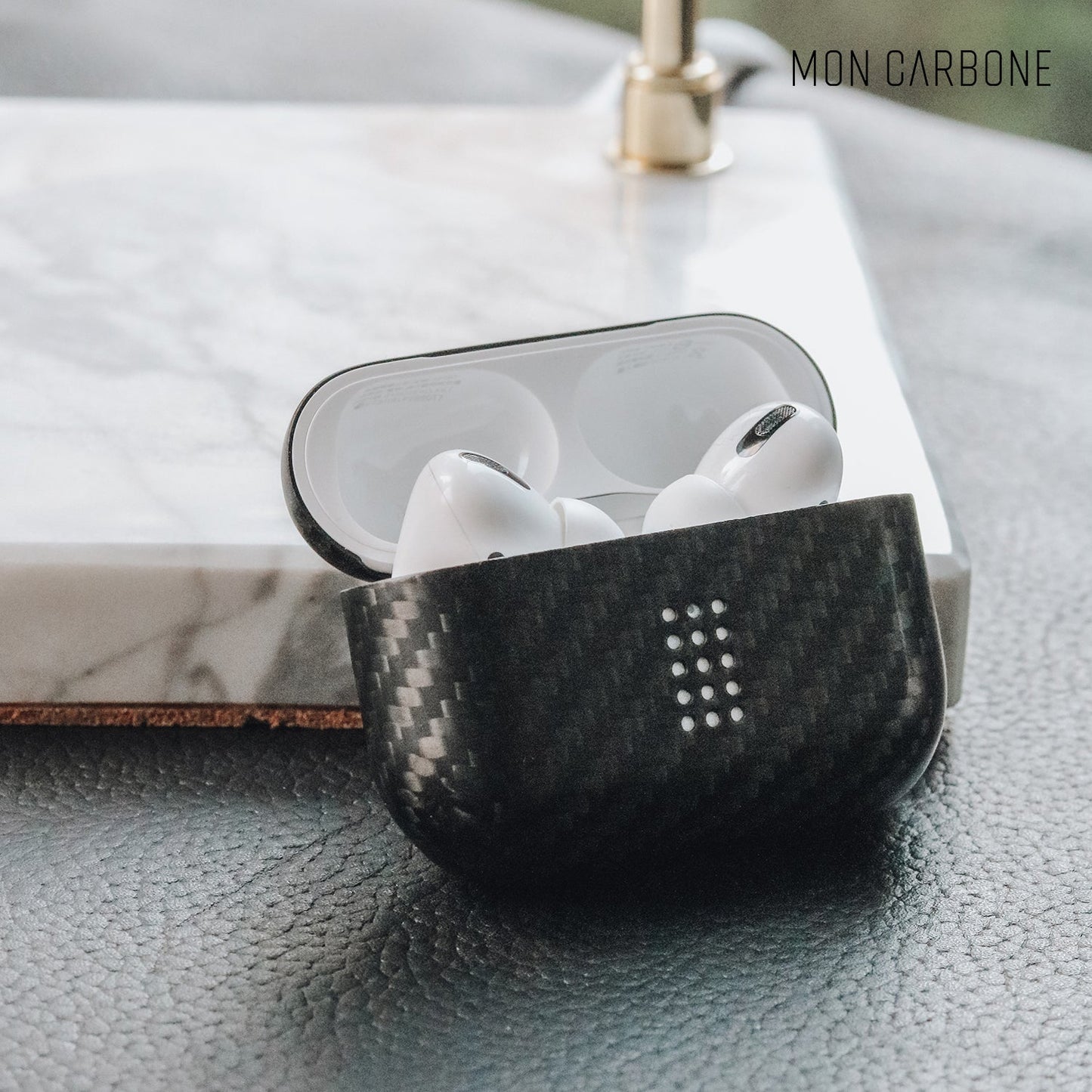 旧機種対象！棚卸SALE！【訳あり/新品】monCarbone AirPoksPro ケース DuPont™ケブラー®を使用　本物のカーボンケース　マットorグロス　ワイヤレス充電対応　薄さ0.6mmで軽い モンカーボン