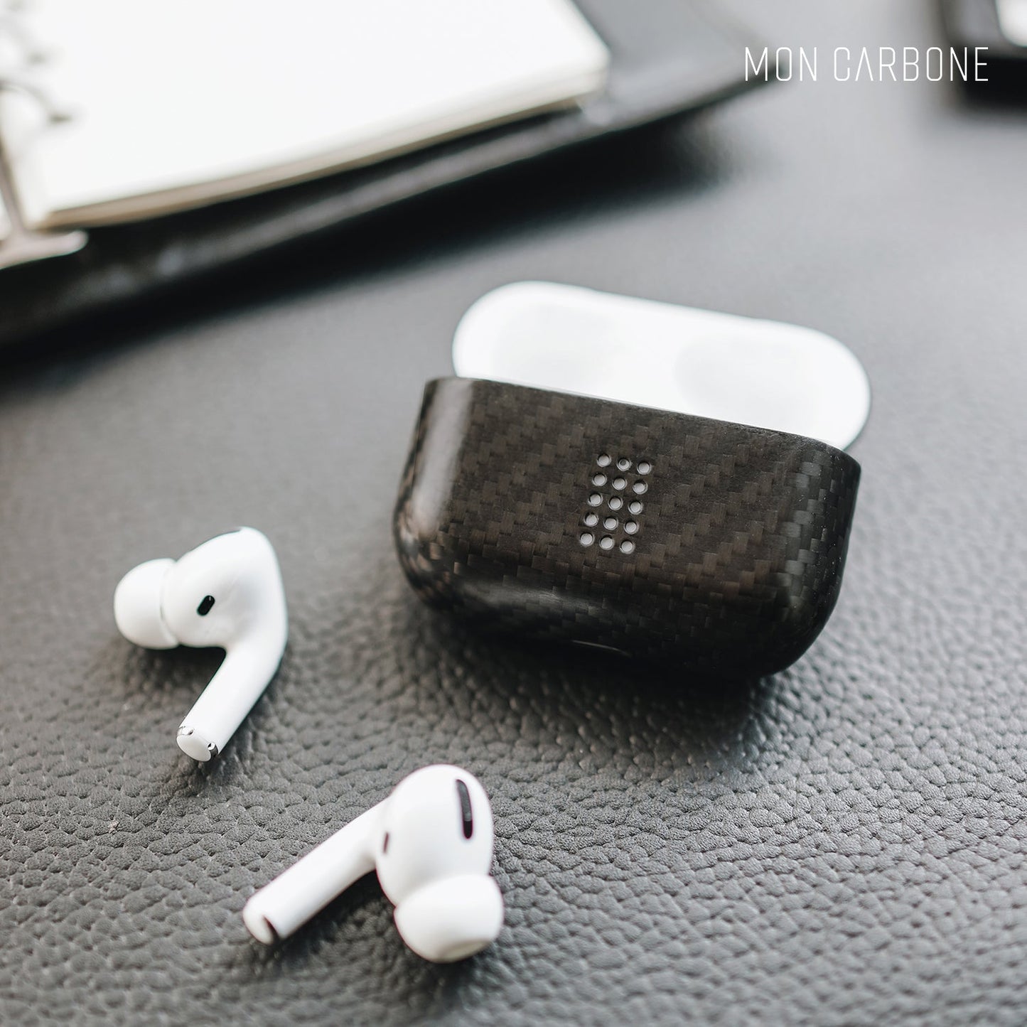 旧機種対象！棚卸SALE！【訳あり/新品】monCarbone AirPoksPro ケース DuPont™ケブラー®を使用　本物のカーボンケース　マットorグロス　ワイヤレス充電対応　薄さ0.6mmで軽い モンカーボン