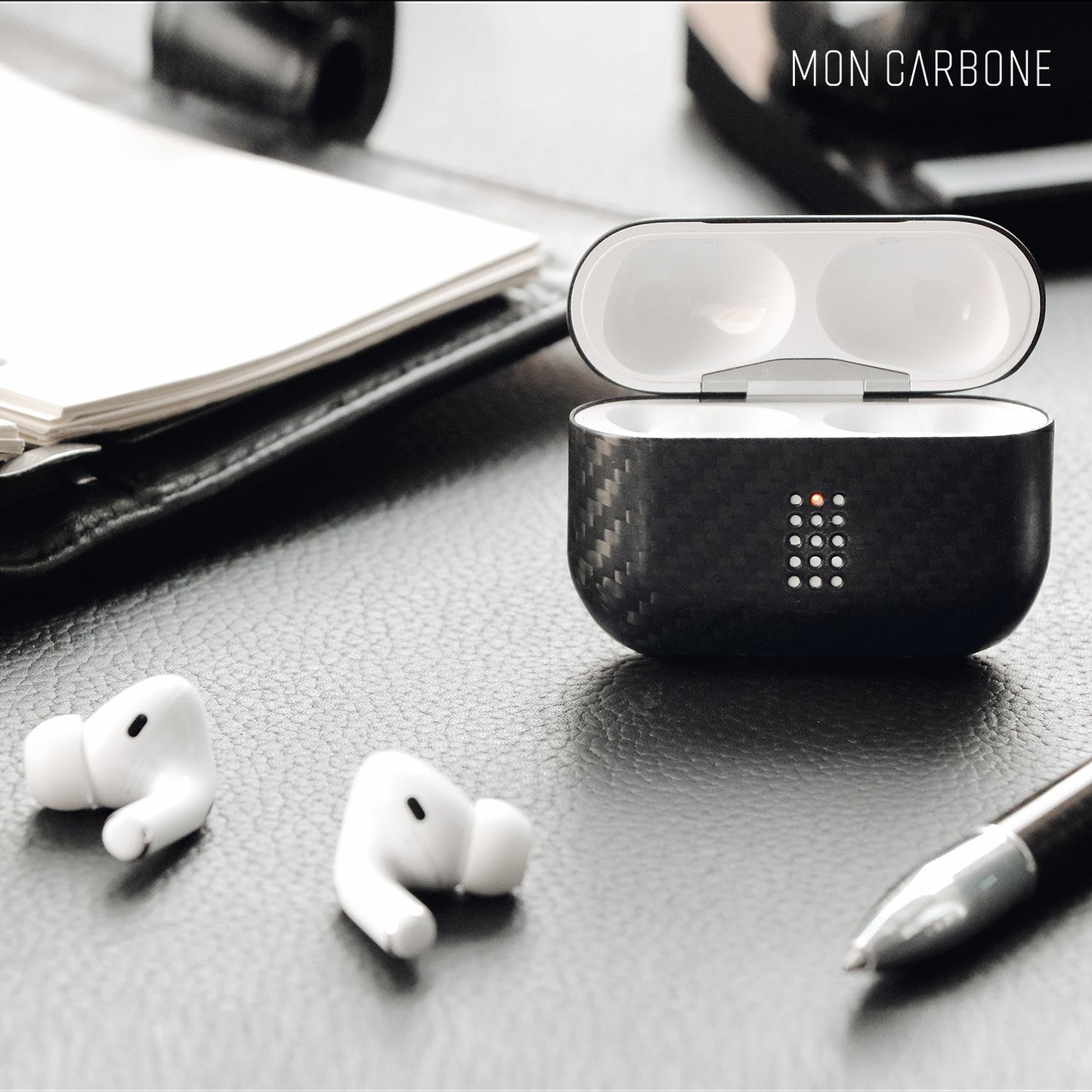 旧機種対象！棚卸SALE！【訳あり/新品】monCarbone AirPoksPro ケース DuPont™ケブラー®を使用　本物のカーボンケース　マットorグロス　ワイヤレス充電対応　薄さ0.6mmで軽い モンカーボン